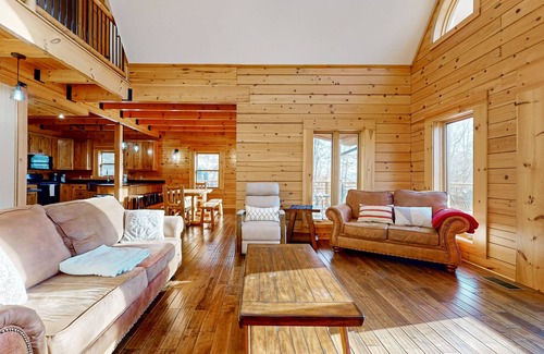 Tazewell Cabin | Lakefront cabin w/fire pit, dock, grill, fireplace, Wi-Fi