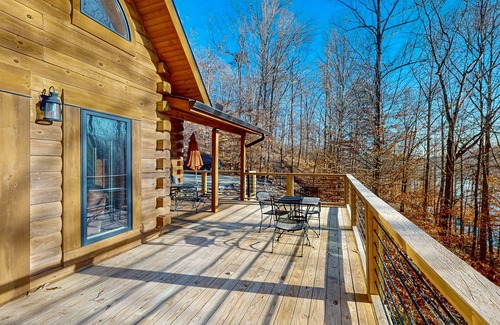 Tazewell Cabin | Lakefront cabin w/fire pit, dock, grill, fireplace, Wi-Fi