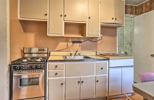 Ellenville Cabin | Lakefront Catskills Cabin w/ Shared Fire Pit