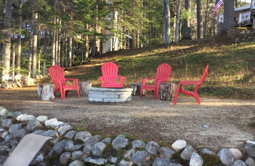 Conway Ski Chalet | Lakefront Chalet in the White Mountains 3 bedrooms-Sleeps 5 NH. License # 044583