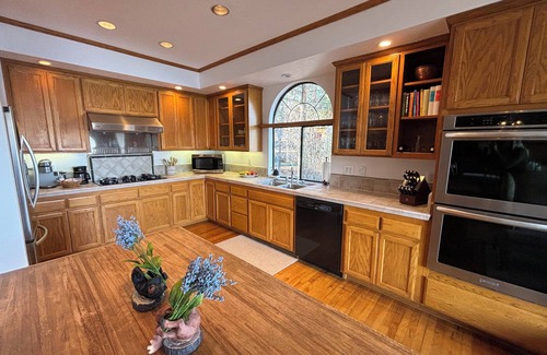 Boulder Bay Ski Chalet | Lakefront Chalet in Boulder Bay- Amazing Views, Private Dock, Arcade, Hot Tub