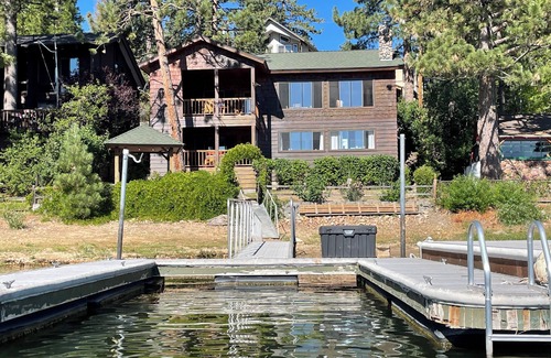 Boulder Bay Ski Chalet | Lakefront Chalet in Boulder Bay- Amazing Views, Private Dock, Arcade, Hot Tub