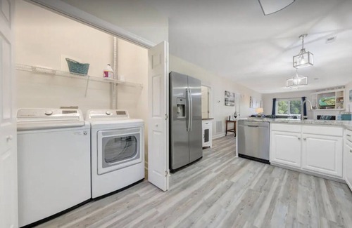 Smith Mountain Lake Condo | Lakefront Condo w/Free Resort Amenities at SML!