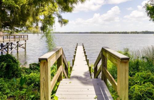 Casselberry Apartment | Lakefront Condo with Pool and Views 7 Mi to Orlando!