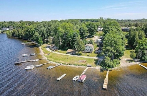 Wellington Cottage | LAKEFRONT COTTAGE #6 -Close to Sandbanks - LAKE CONSECON RESORT