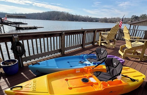 Southmont House | Lakefront cottage-gas fire pit, hammock, kayaks, gorgeous views & ramp access!