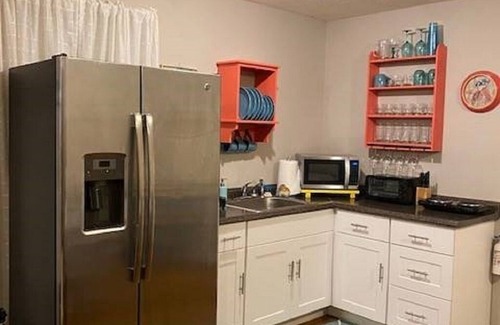 Hillister Apartment | Lakefront cottage located in forested East Texas