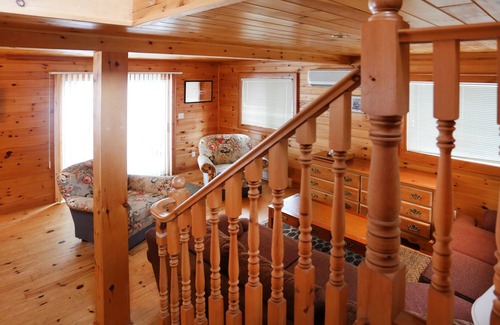 Gravenhurst Cottage | Lakefront Cottage Marina View