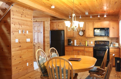 Gravenhurst Cottage | Lakefront Cottage Marina View