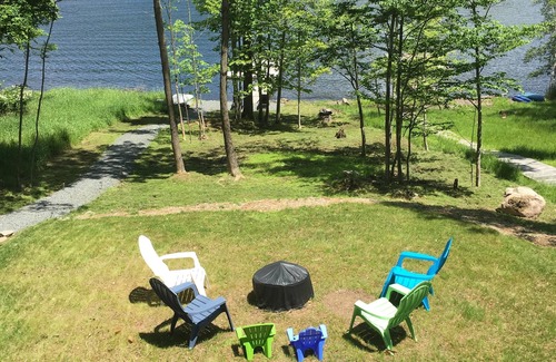 Greentown House | LAKEFRONT Cottage/Modern/Hot Tub/On Lake Wallenpaupack