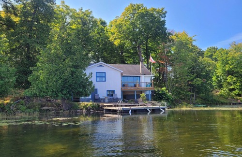 Rideau Lakes Cottage | Lakefront cottage on Benson Lake, Rideau Canal