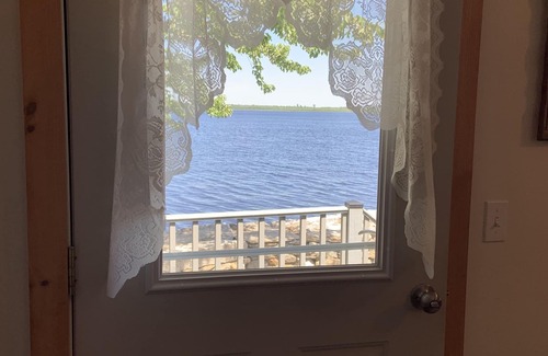 Orono Cottage | lakefront cottage.