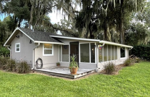 Eustis Cottage | Lakefront Cottage with Dock and Sunset Views, Mount Dora