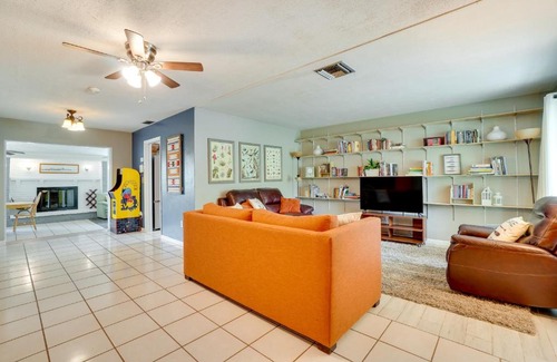 Deltona Lakes House | Lakefront Deltona Vacation Rental with Dock and Kayaks