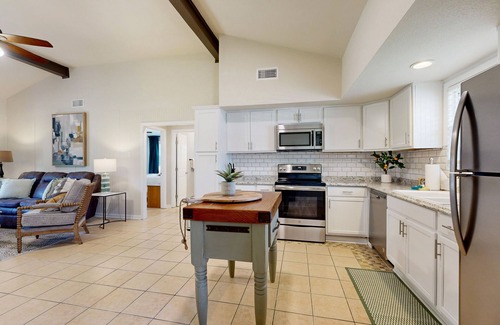 Kingsland House | Lakefront dog-friendly getaway with private boat dock & views