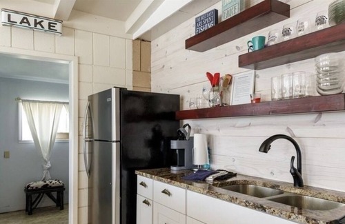 Dinero House | Lakefront Family Home