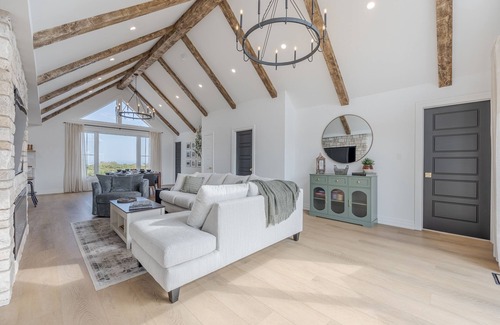 Beamsville Other | Lakefront Farm House In Niagara | Hot Tub | Sauna | Fire Pit | Patio