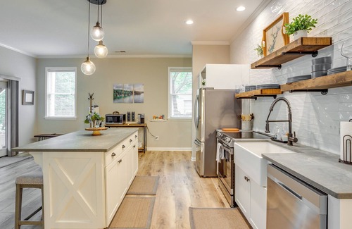 Dawsonville Cottage | Lakefront Georgia Abode w/ Dock & Screened Patio!