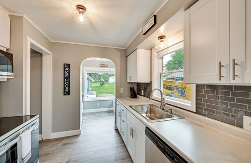 Colon House | Lakefront Getaway w/Private Dock in Colon!