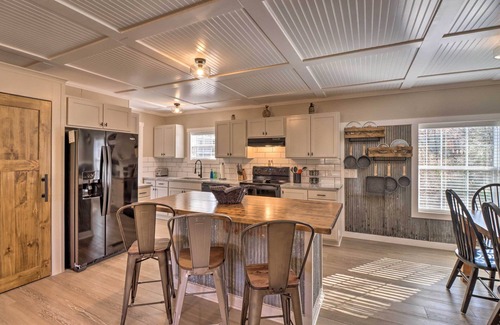 Greers Ferry Cabin | Lakefront Greers Ferry Cabin w/Covered Boat Slip!