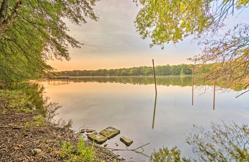 Scranton House | Lakefront Hideaway in Scranton Spacious Deck