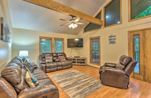 Scranton House | Lakefront Hideaway in Scranton Spacious Deck