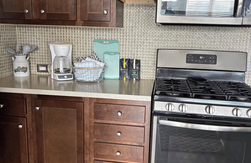 Ada House | Lakefront home in lovely Rockford with dock,sandy beach,deck,fire pit & wifi☀️
