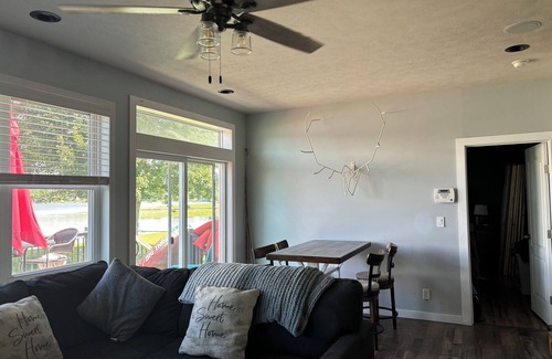 Ada House | Lakefront home in lovely Rockford with dock,sandy beach,deck,fire pit & wifi☀️