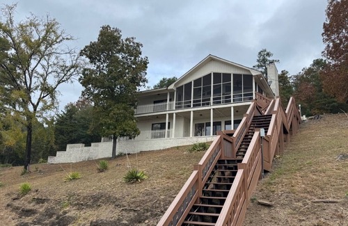Tuscaloosa House | Lakefront home in Tuscaloosa, 20 minutes from The University of Alabama