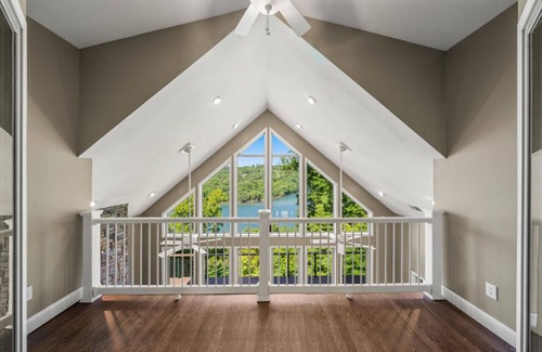 Jacksboro House | Lakefront home w/pool & hot tub