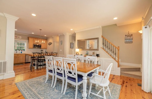 North Shore Acres House | Lakefront Home w/Pool, Lazy River, Dock, Firepit, Kayaks, Games, Pool Table