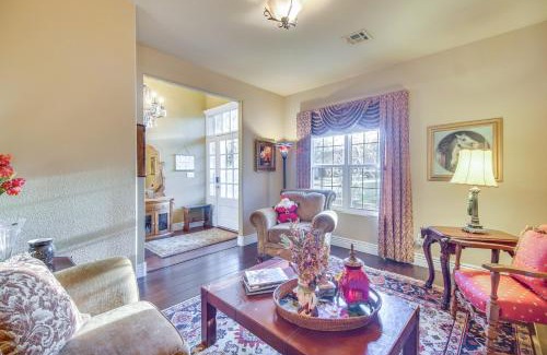 Grove House | Lakefront Home with Furnished Deck in Grove!