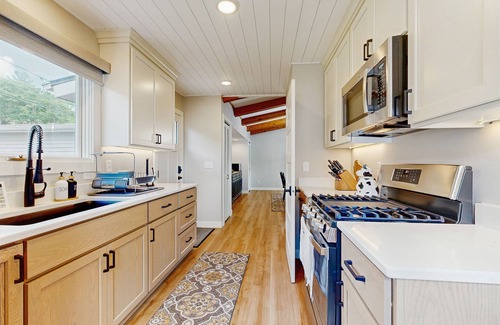 Okee House | Lakefront house with private dock + near restaurants with live music