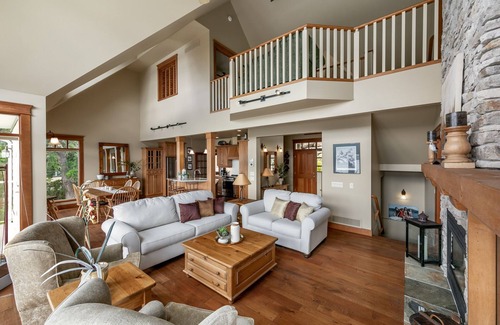 Central Okanagan House | LAKEFRONT I DOCK I FAMILY