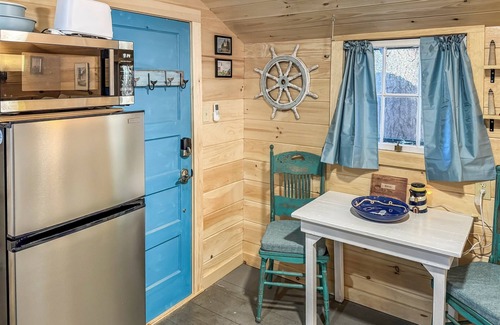 Orland Cabin | Lakefront Lighthouse Tiny Cabin @ Getogether Stays