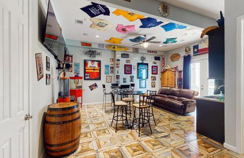 Montgomery House | Lakefront Living