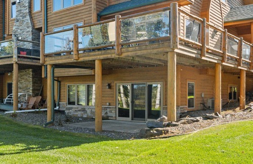 McGregor House | Lakefront Lodge - spacious-luxurious