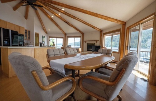 Coolin House | Lakefront Lodging at a Marina in Beautiful Cavanaugh Bay on Priest Lake