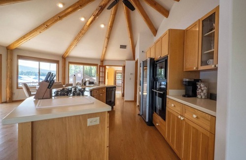 Coolin House | Lakefront Lodging at a Marina in Beautiful Cavanaugh Bay on Priest Lake