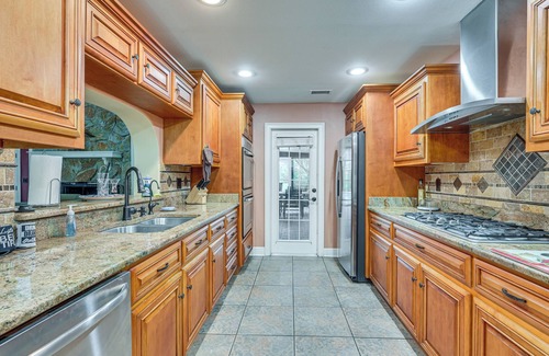 Lutz House | Lakefront Lutz Home w/Hot Tub: 15 Mi to Tampa