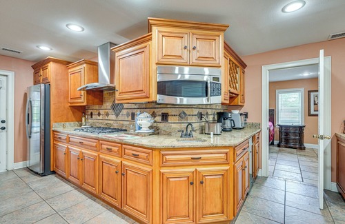 Lutz House | Lakefront Lutz Home w/Hot Tub: 15 Mi to Tampa