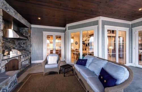 Kamloops House | Lakefront luxury house in beautiful BC interior - sleeps 21!