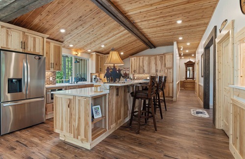 Coolin House | Lakefront Luxury on Priest Lake 4+Bd/4Bth Private Beach/Dock/Views, sleeps 12+