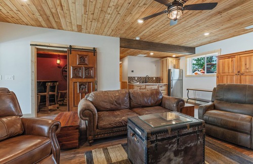 Coolin House | Lakefront Luxury on Priest Lake 4+Bd/4Bth Private Beach/Dock/Views, sleeps 12+