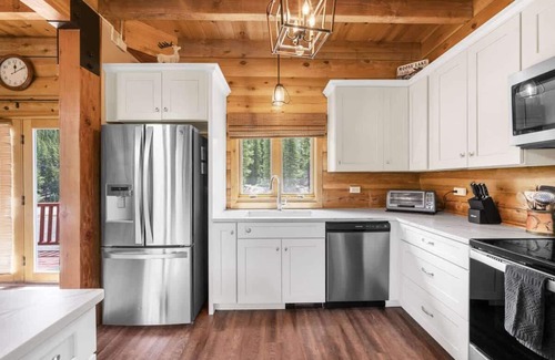 Saint Mary's Cabin | Lakefront Luxury | Hot Tub+Sauna | Near Skiing