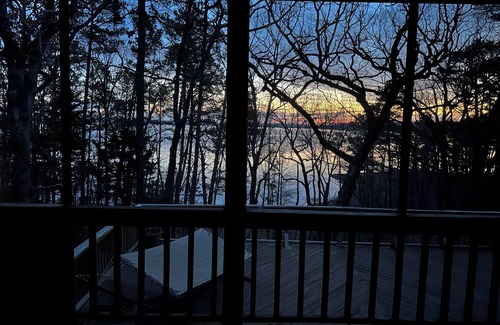 Quitman House | Lakefront on Greer’s Ferry in secluded upscale neighborhood.