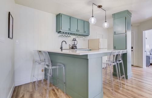 McQueeney House | Lakefront on Lake McQueeney + Sleeps 22 - Viviane!