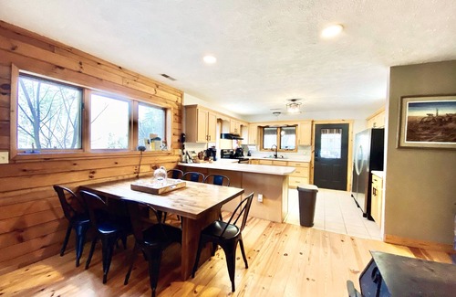Butler Cabin | LAKEFRONT Peninsula House ONE of a KIND SPOT! Private Dock, Pet Friendly