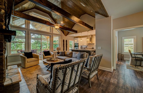 Blairsville House | LAKEFRONT, Pontoon Boat, Fireplace & Firepit, Hot Tub, DOCK,