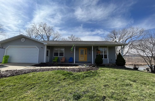 Camdenton House | Lakefront, private dock on cove near HaHa Tonka, Ballparks National Park, kayaks